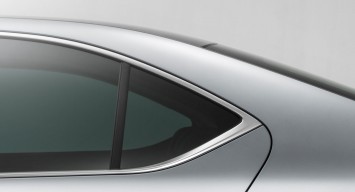 2015 Skoda Superb C Pillar detail