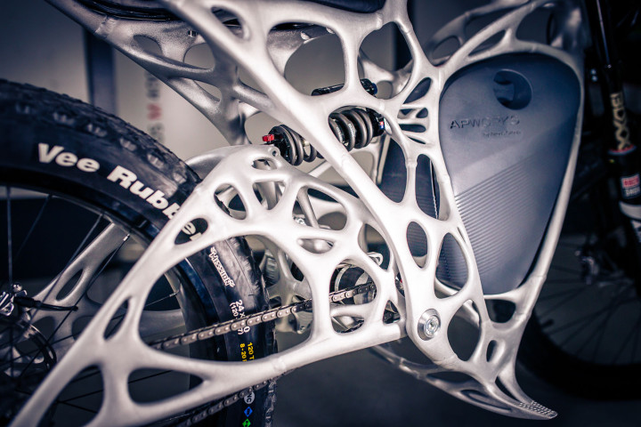 Airbus-APWorks Light Rider bike - 3D printed exoskeleton detail