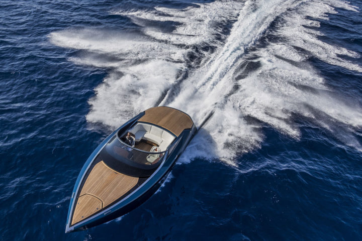 aston martin am37 powerboat