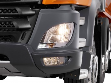 DAF new Euro 6 CF Construction Truck - headlight detail