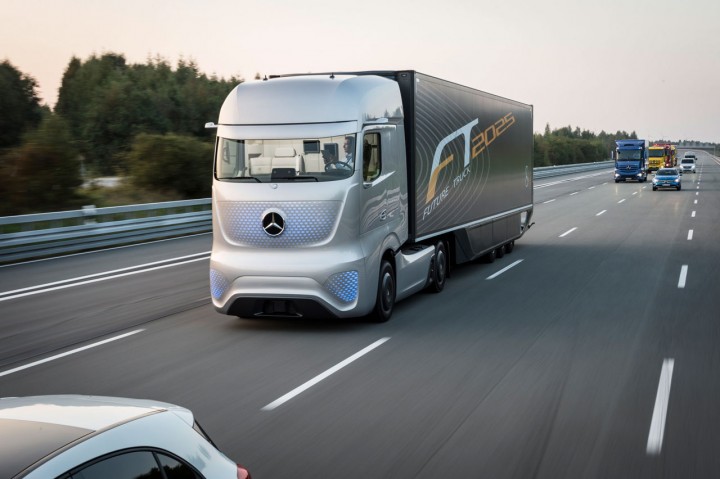 Mercedes-Benz Future Truck 2025 Concept - Road test