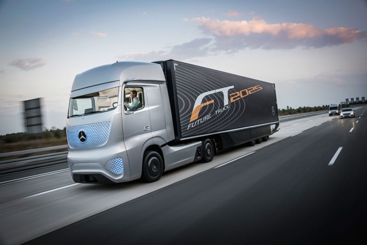 Mercedes-Benz Future Truck 2025 Concept - Road test